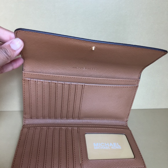 💕🍀Michael Kors Trifold Vanillat Wallet💕🍀 - Picture 4 of 6